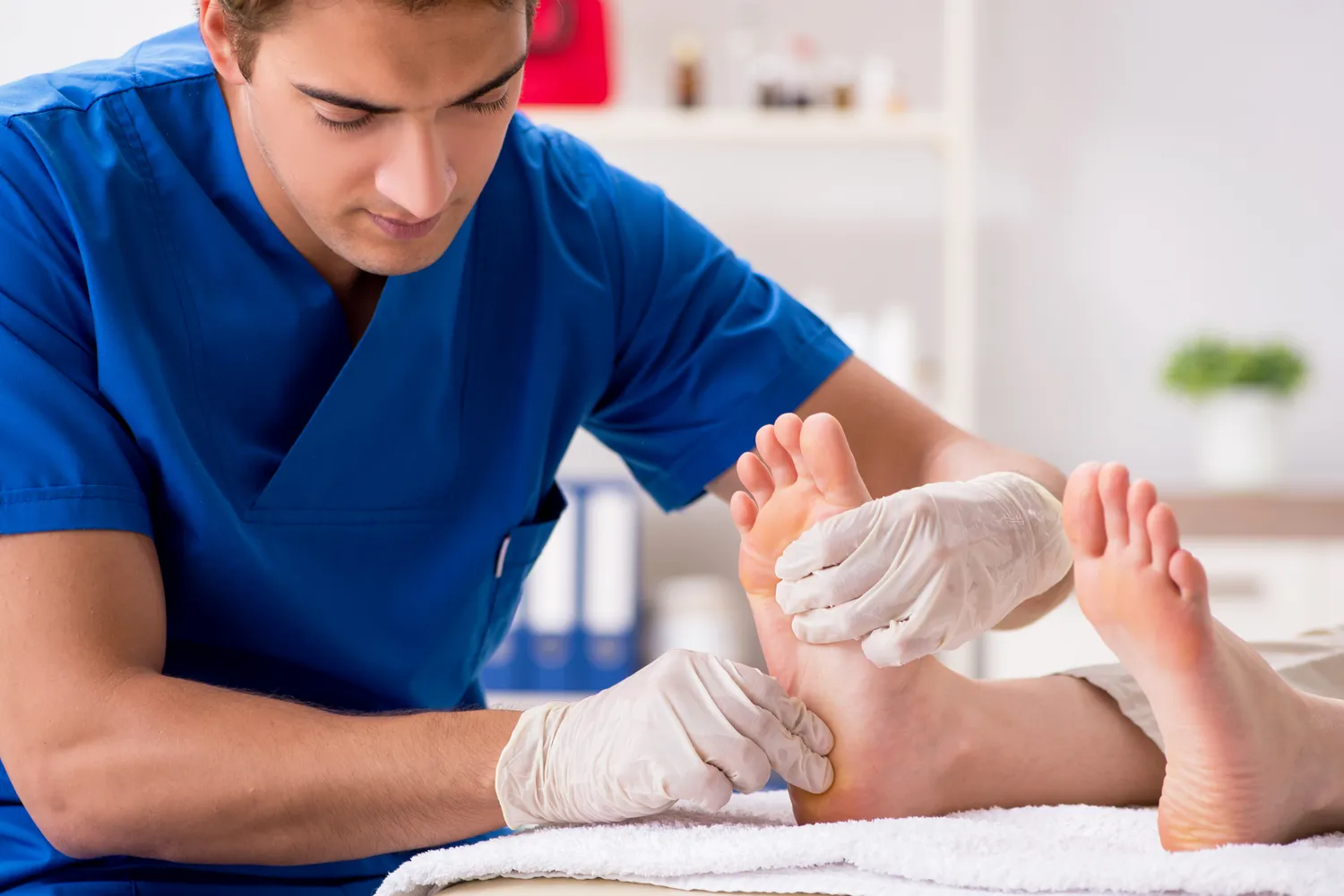 Czym jest pedicure leczniczy oraz na czym dokładnie polega?