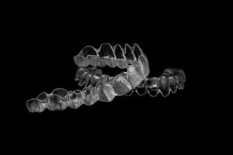 Czy leczenie Invisalign boli?